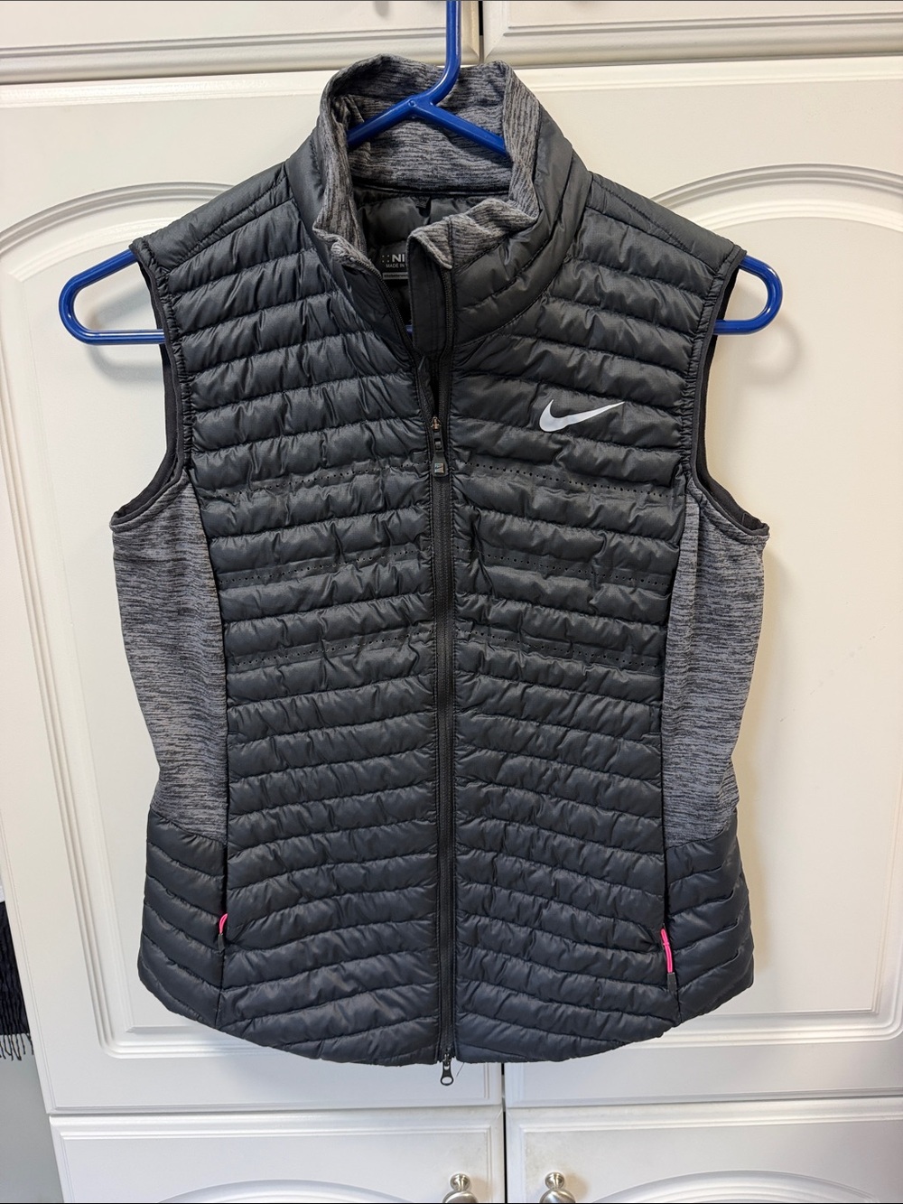 Nike Golf Size Small Black Quilted Puffer Vest with Gray Side Panels